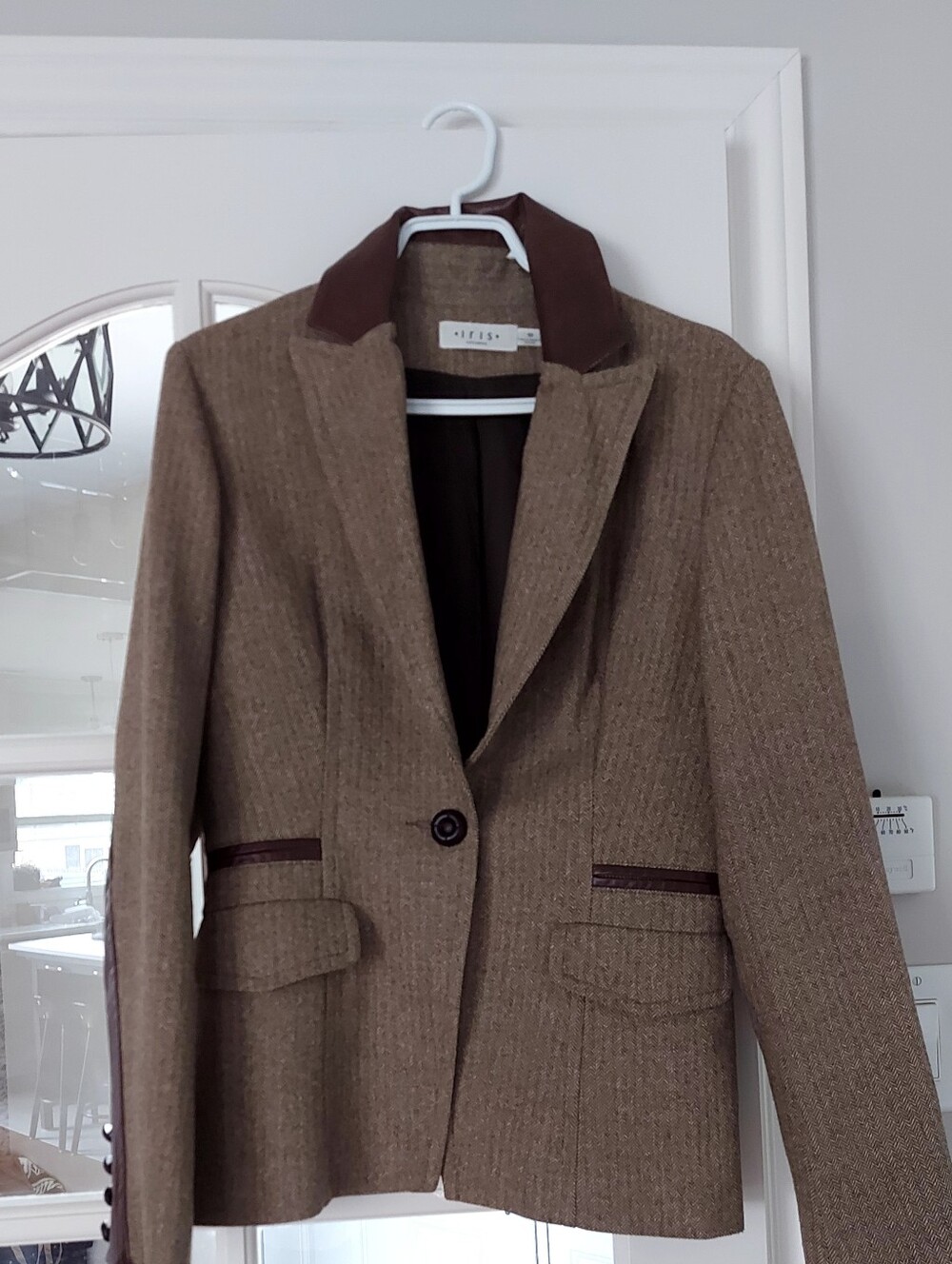 🤎 💥 IRIS SETLAKWE Brown Tweed Blazer with Dark Brown Trim ( Equestrian Look)